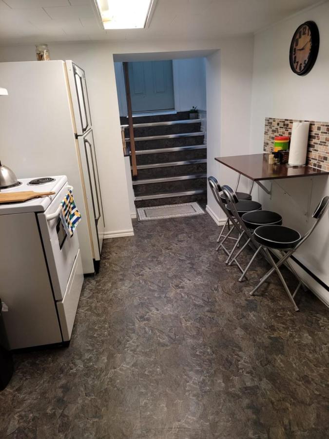 Lower Level Apt 6Ft High Close To Hwy Netflix Wifi Apartment Edmundston Exterior photo
